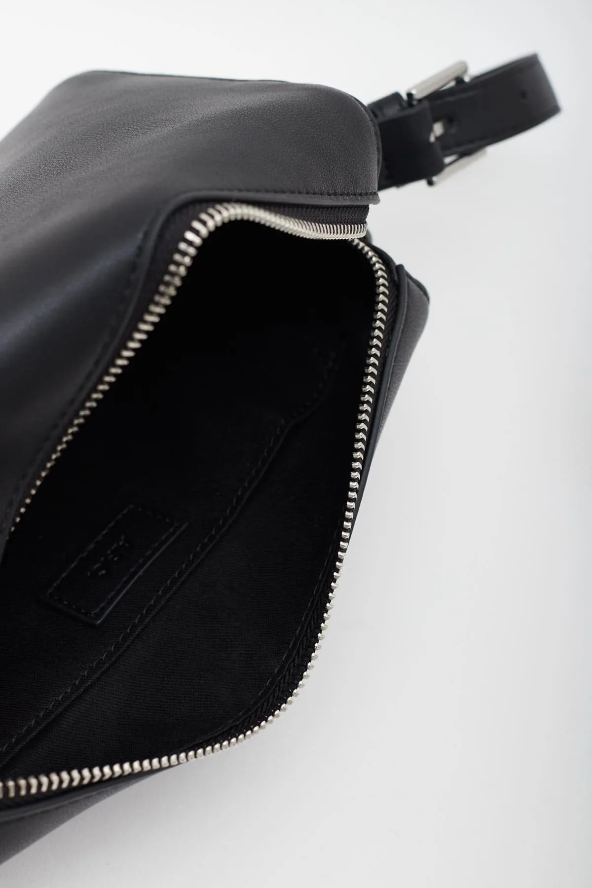 APC BLACK CAMERA BAG