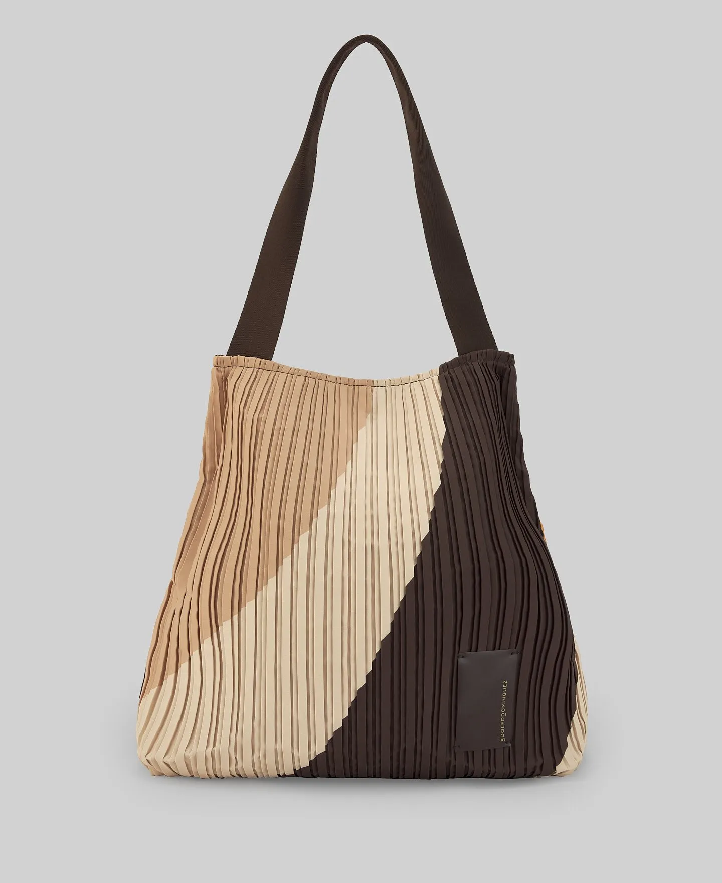 Large vertical crinkle shopper bag woman