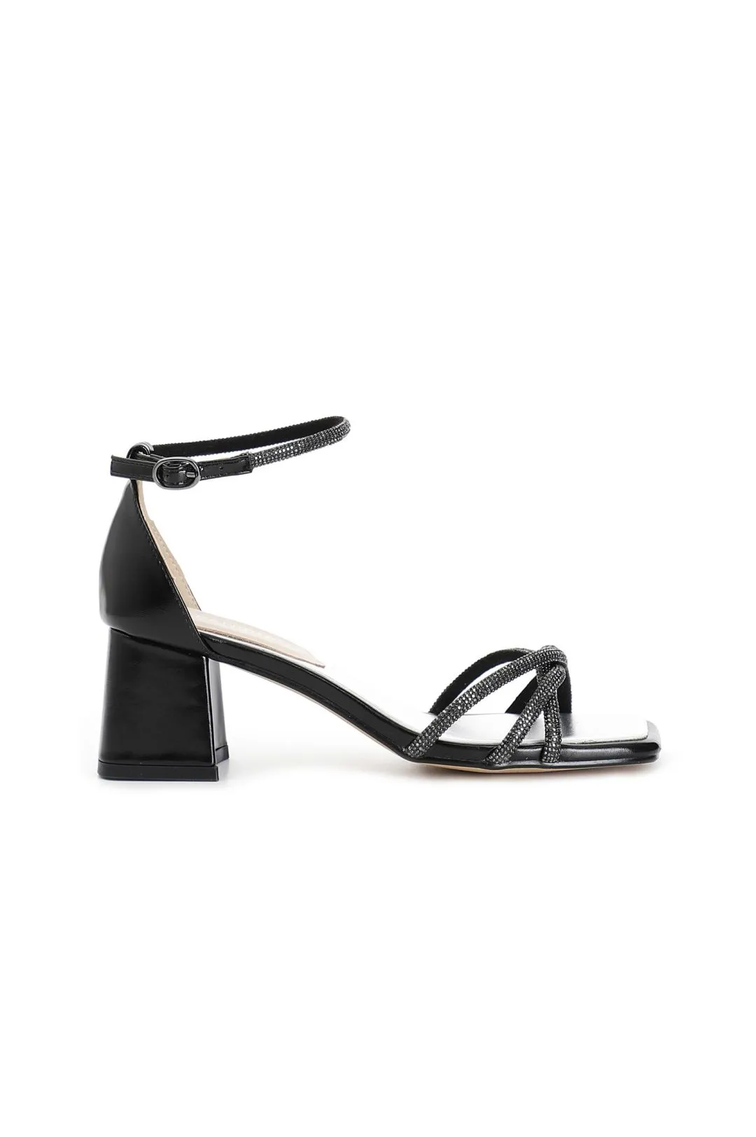 sandalias cerradas detrás con pedrería black